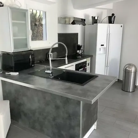 Les Alizes Côté Jardin Proche Bord De Villa *